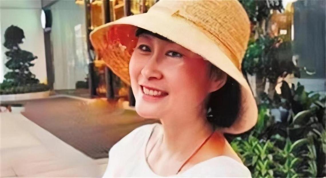 冯小刚的前妻张娣，是个了不起的女人，二人离婚的时候，张娣什么财产都没有要，直接签
