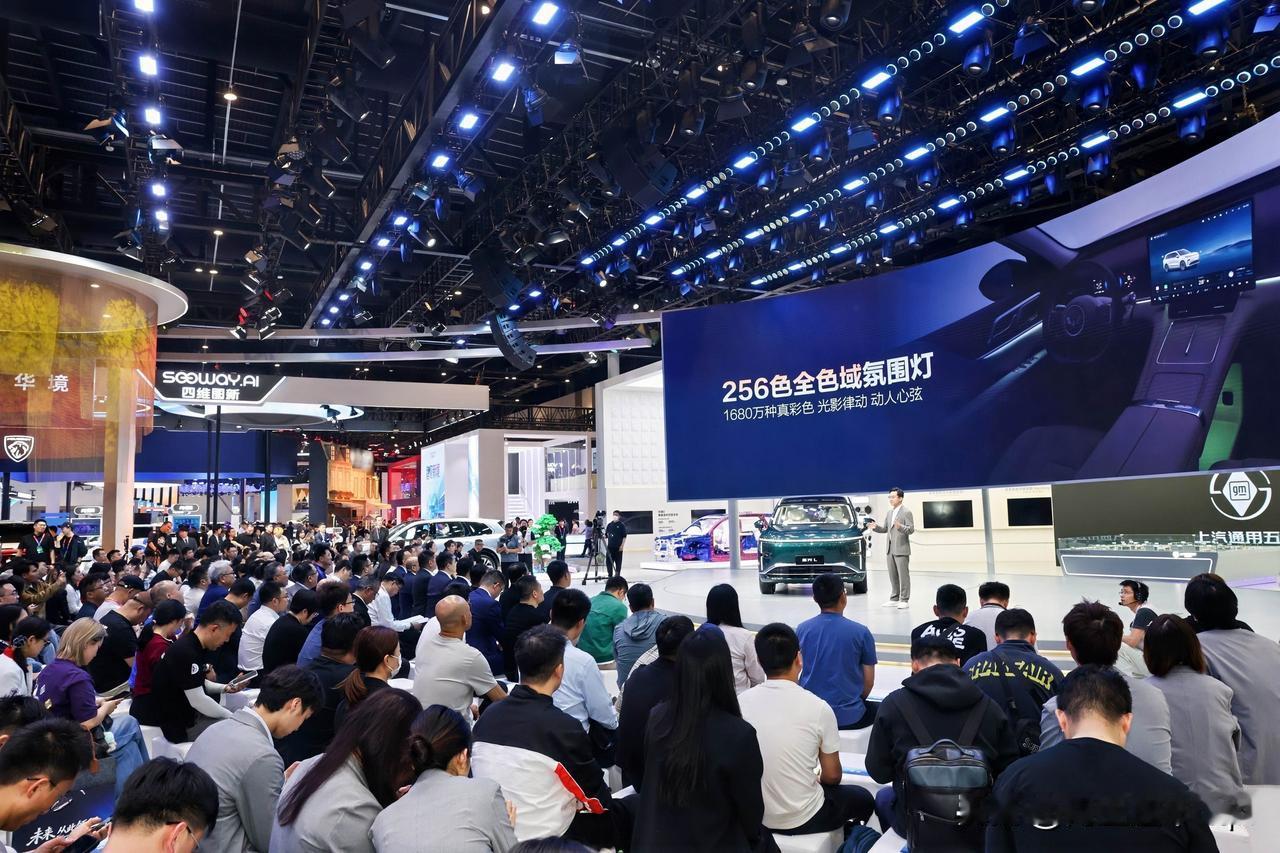 五菱的大六座来了！星光L亮相北京车展，亮点有哪些？众所周知，近些年，大六座