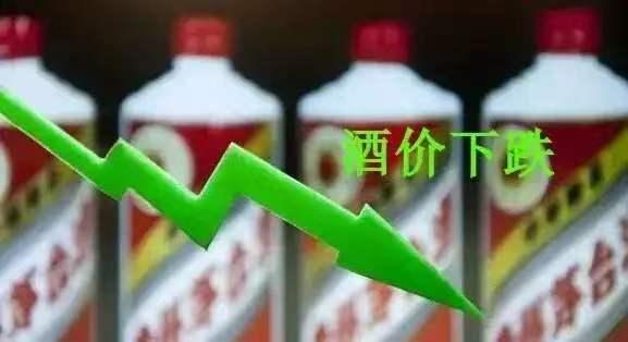 茅台批价跌破1350，囤酒的不卖了，喝的人还在买。这不是崩盘，是整个白酒价值在