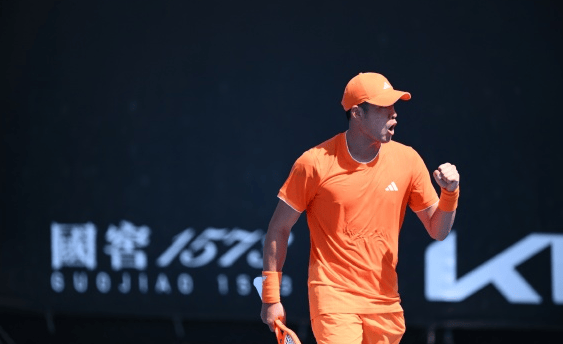 吴易昺3-1胜纳尔迪, 获职业生涯澳网单打正赛首胜