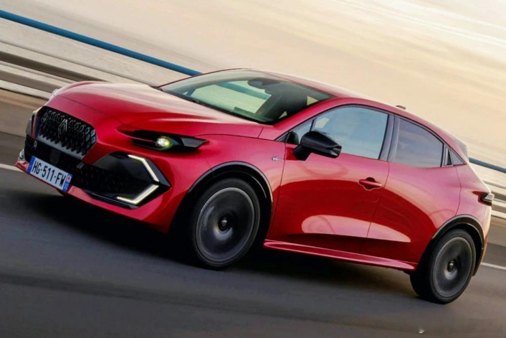 雷诺在clio上面搞了一个很妖孽的混动总成。发动机是1.8升自然吸气+直喷，配4