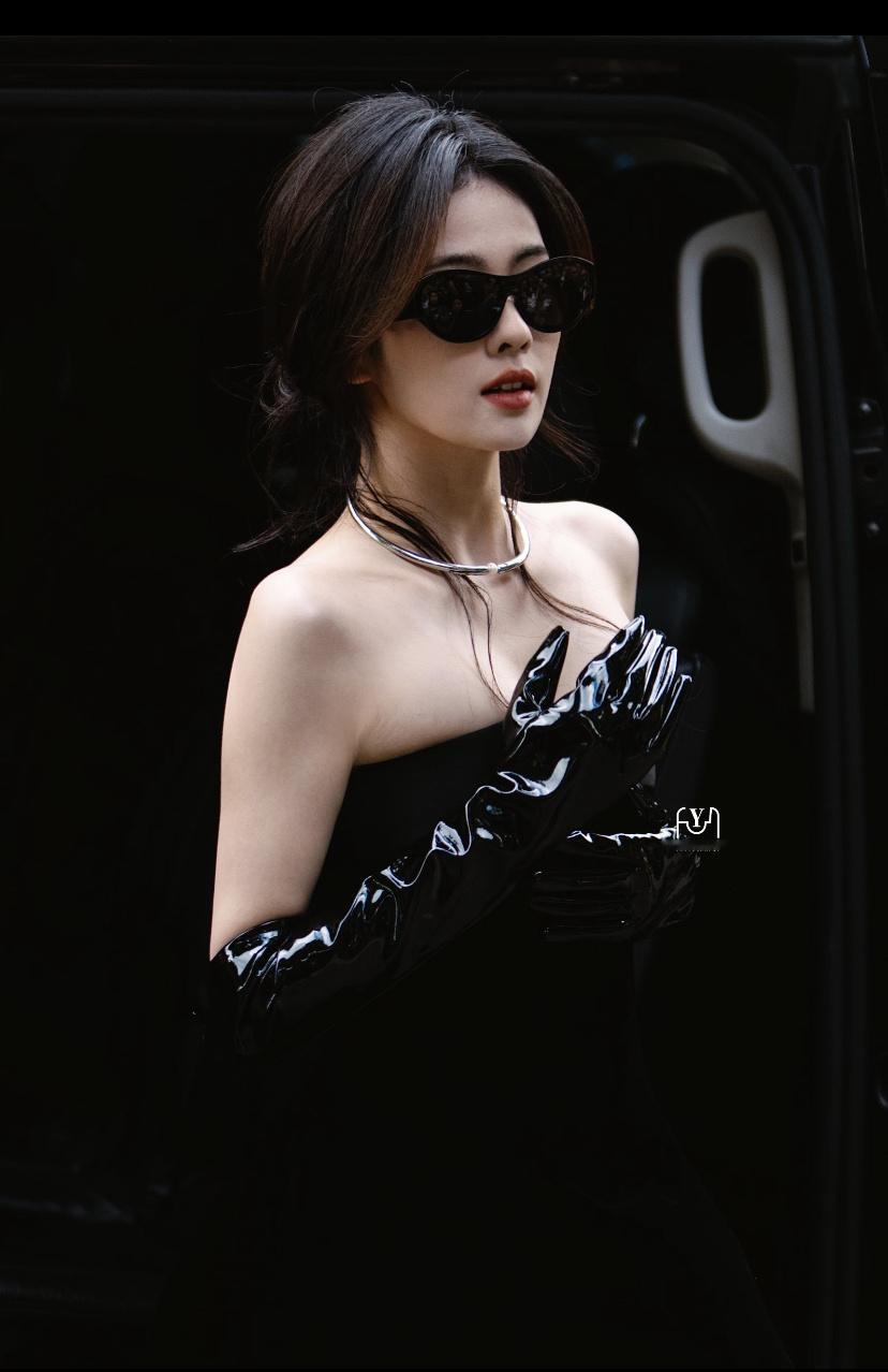 Vogue意版ins秀后发布大秀嘉宾星光【作为唯一东方面孔入列】白鹿大秀造型引外