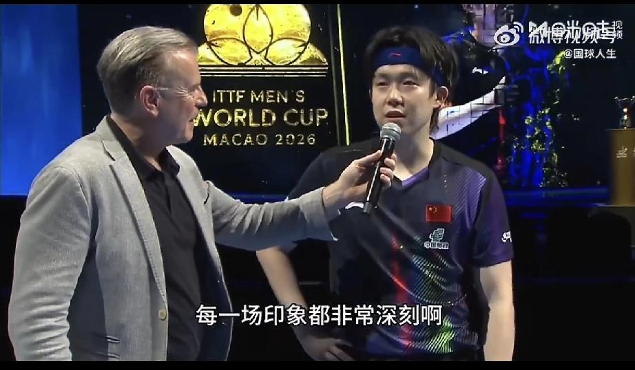 王楚钦🇨🇳夺冠现场的内场采访！王楚钦用他一贯的幽默风格说他首先要感谢一直不