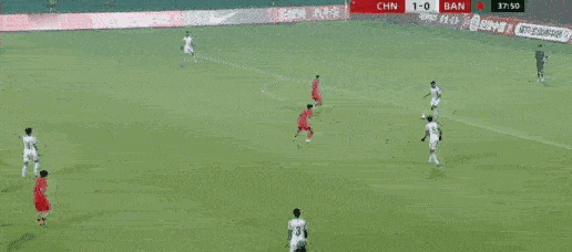 已经记不清楚成年中国男足多久有这样的进球了，晃过门将，冷静推射破门。一般情况下，