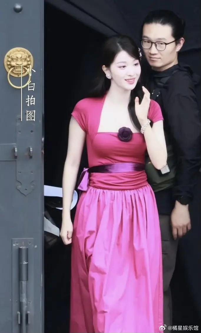 这衣服造型真的好可怕啊