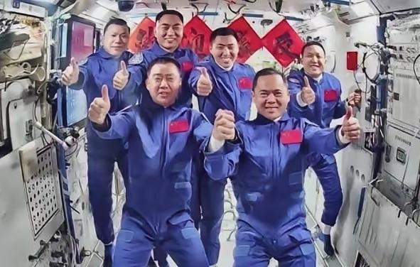 中国航天的“速度与温情”，这次真的狠狠戳中人心！3小时28分极速对接，神舟二十一