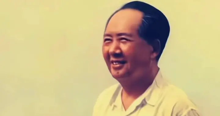 震撼人心！这张老照片定格伟人历史瞬间