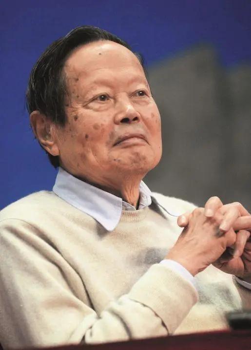 杨振宁反对也没能挡住！他曾顶着骂名阻止建造360亿的大型粒子对撞机，但提出计划的