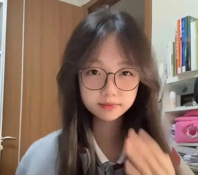 网友：军训前vs军训后,！我妈哭得老惨了！