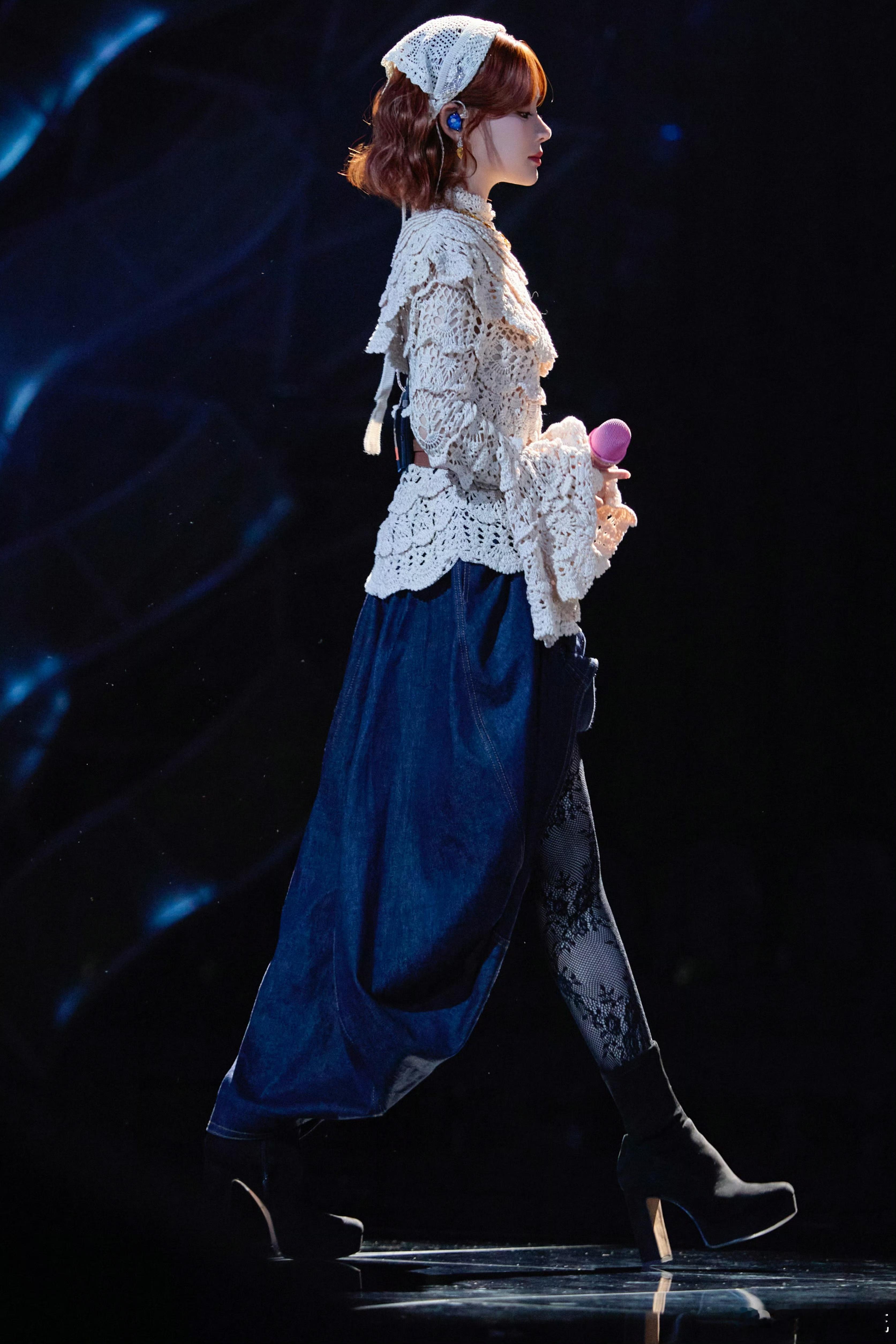 黄霄雲我没有做妆发宝子们，看黄霄雲追星经历简直慕了。去偶像演唱会还能抽到黄金，这