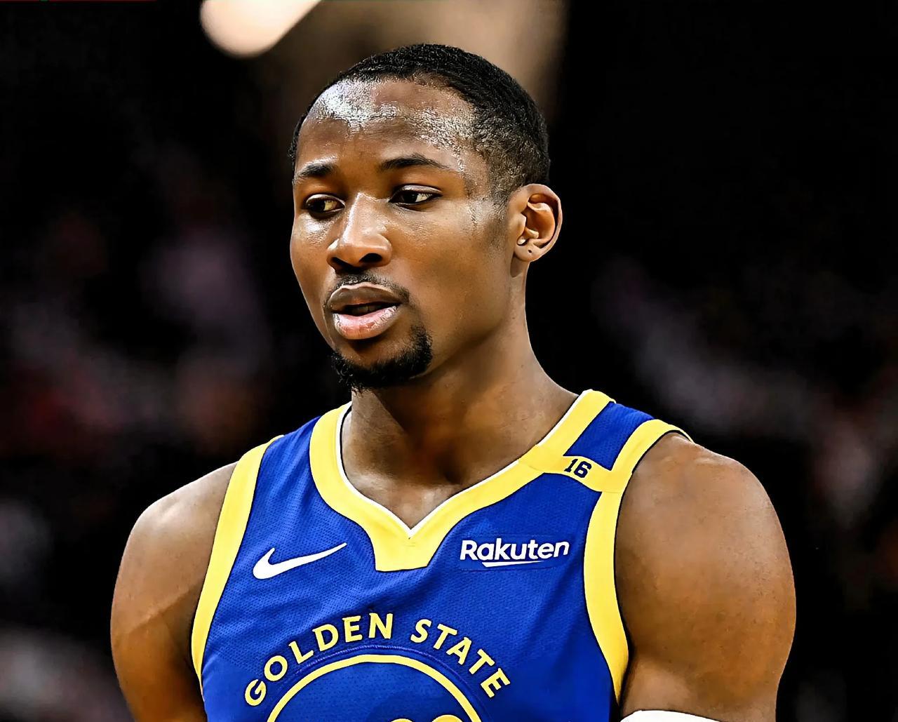 勇士库明加妥协了！据NBA记者BrettSiegel报道，库明加预计将与勇士