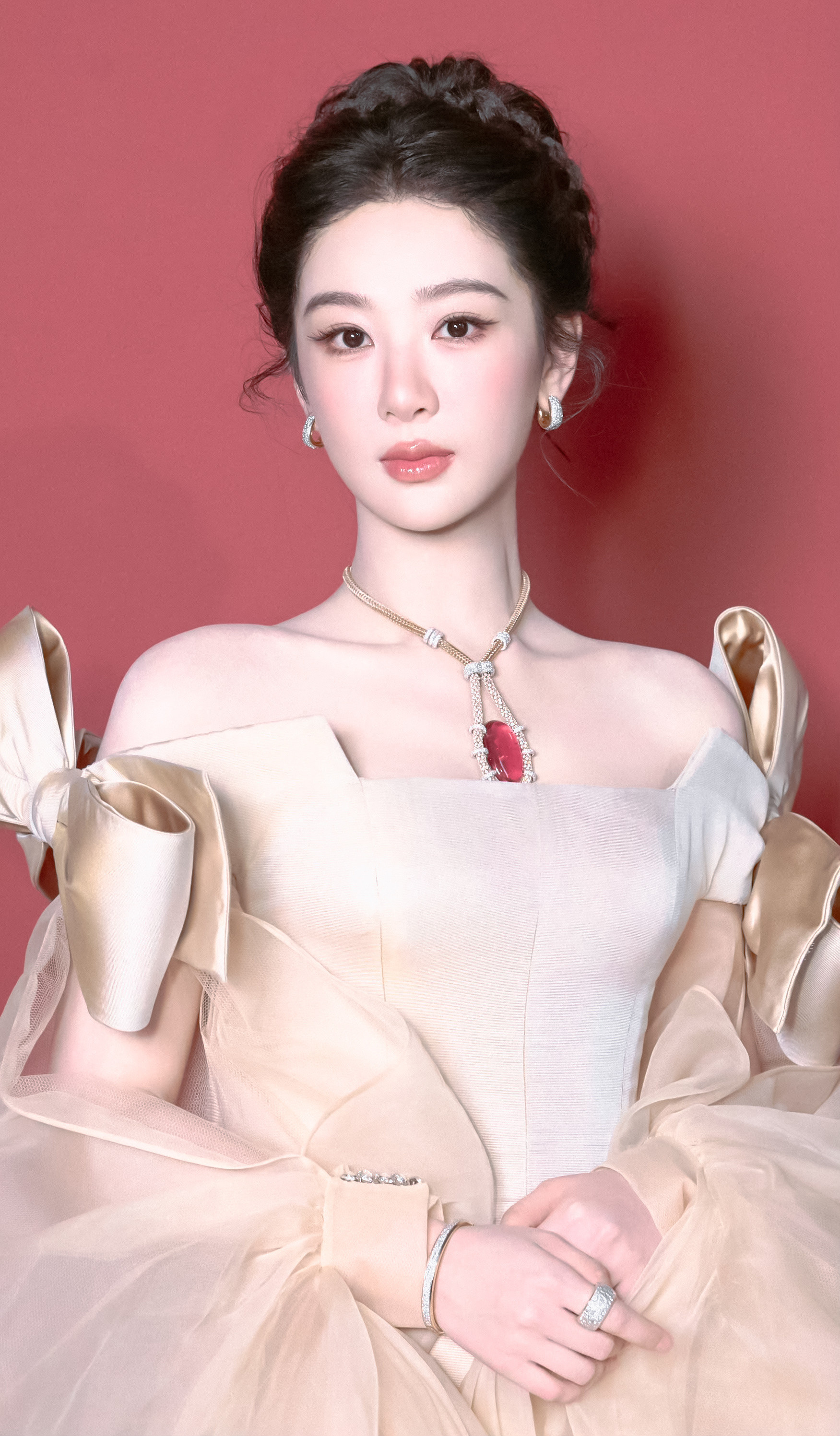 杨紫杨紫时代面孔月度人物yz杨紫白玉兰视后国民女演员杨紫，用商业价值反哺艺术追