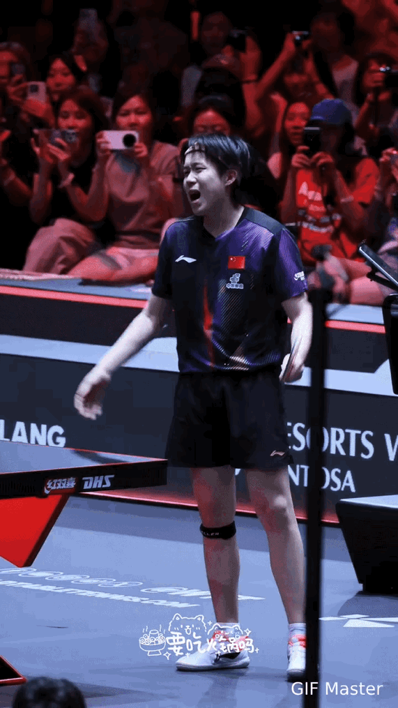 打到10:2赛点关头，裁判又一次做出判罚，楚钦当场都无语了。张无忌当时身体明