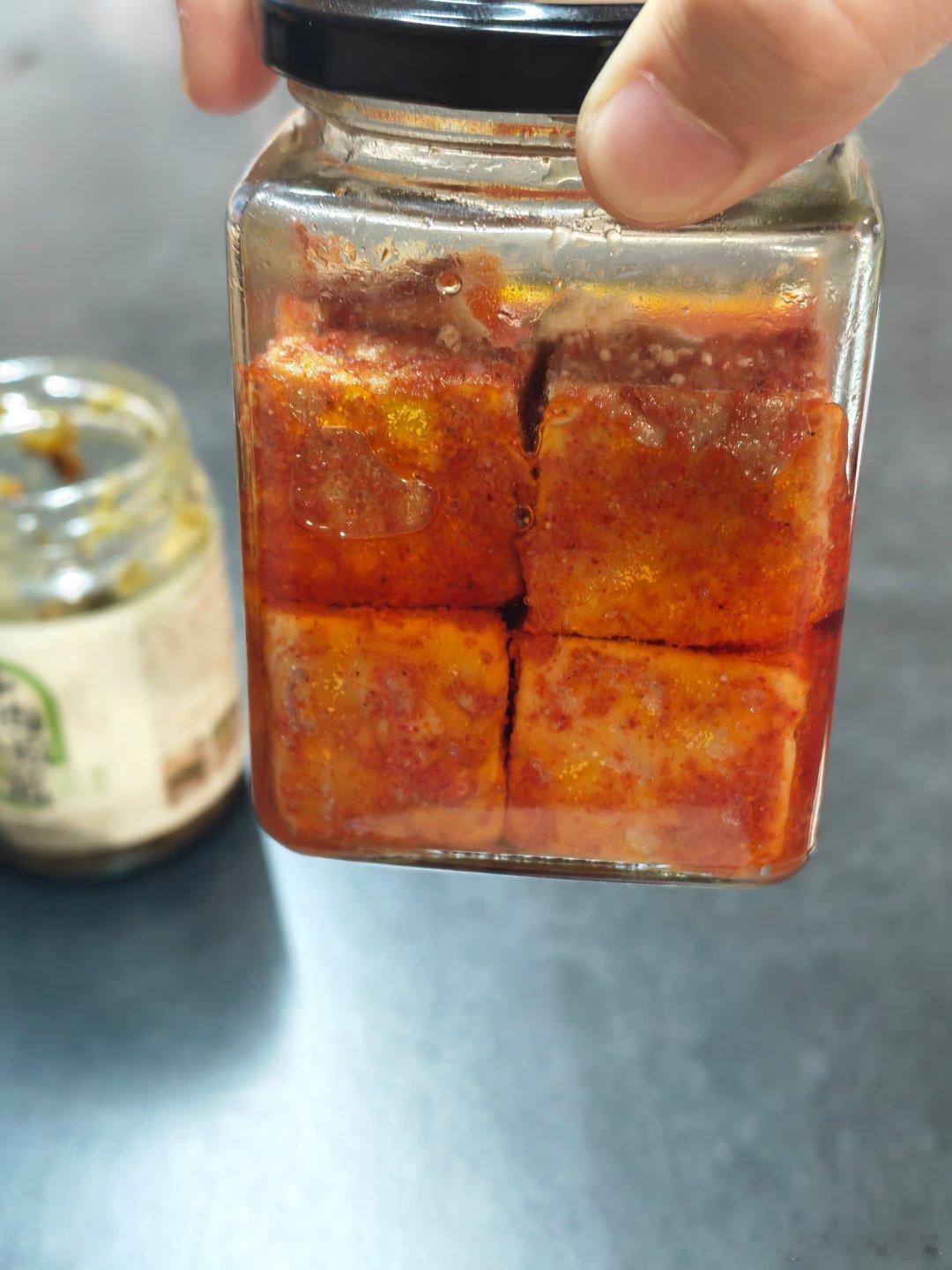 这玩意儿你们爱吃吗？是不是全国都有这个是我姐姐自己做的配合面条或者馒头就特别