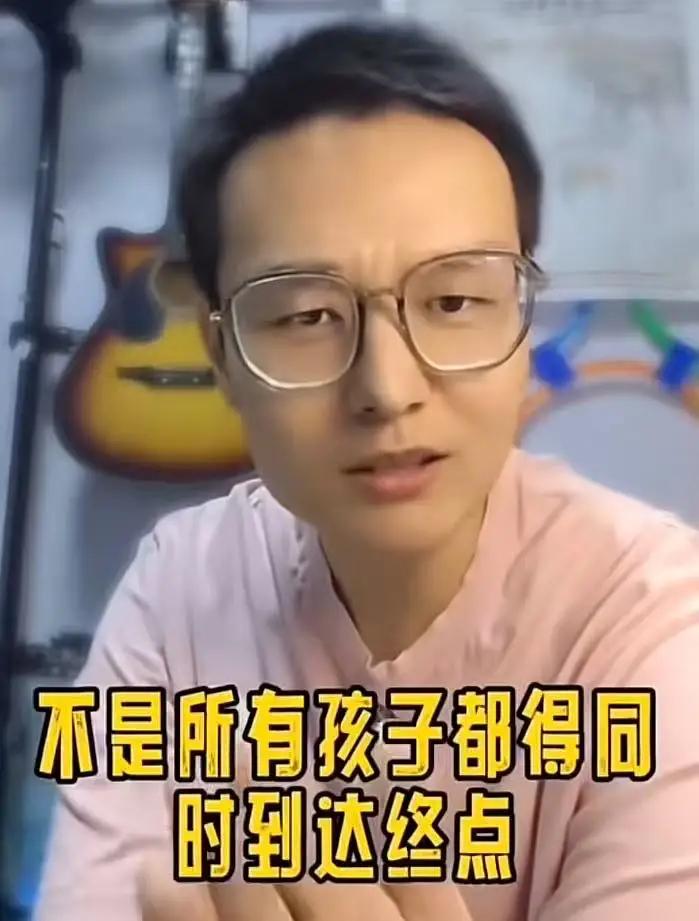 “强烈建议中小学恢复不及格就留级的制度！”男子发视频称，现在的教育有个大问题，甭