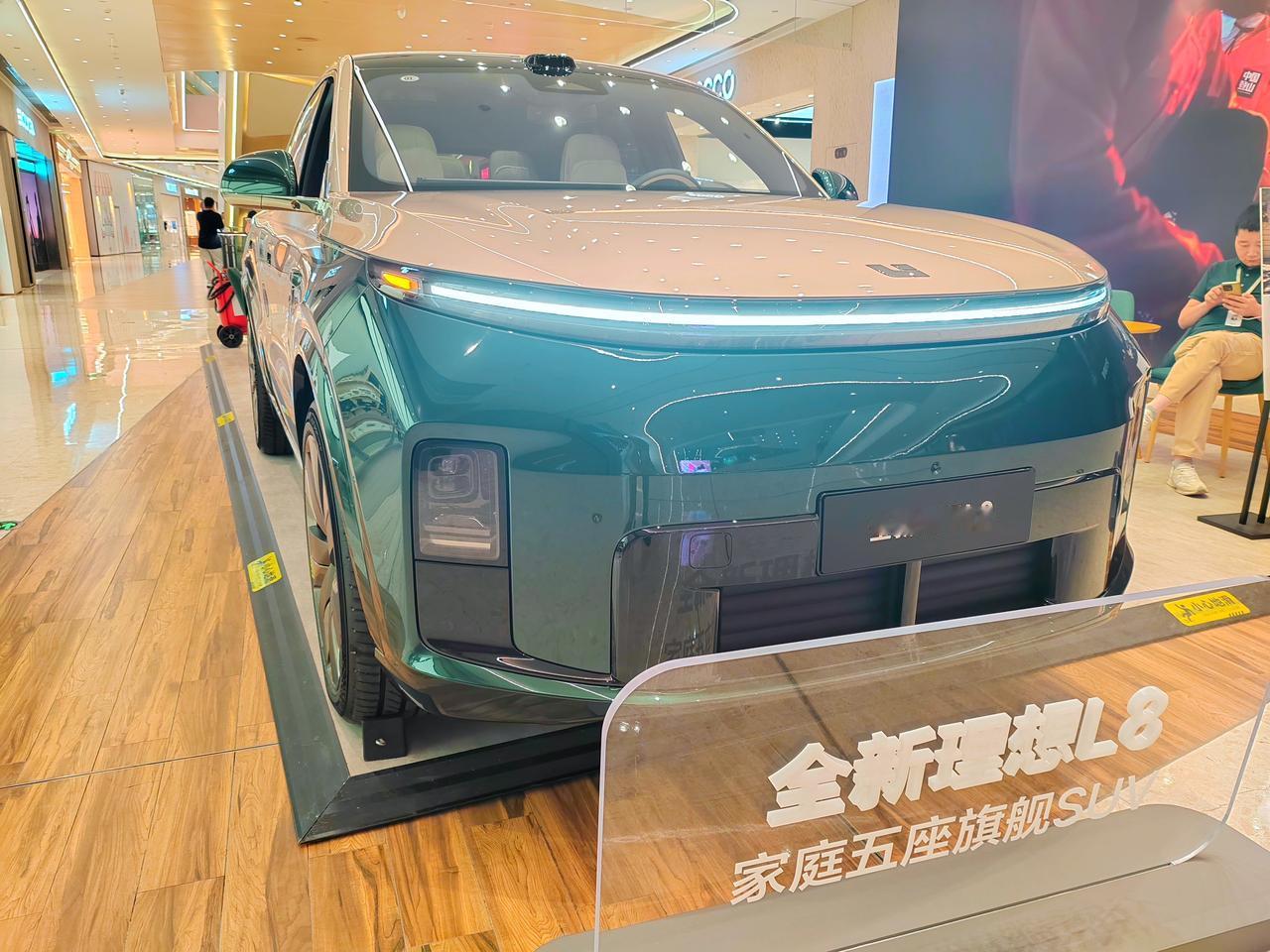 全新理想L8刚6月23日全新换代，原生大五座中大型增程SUV，两个版本：