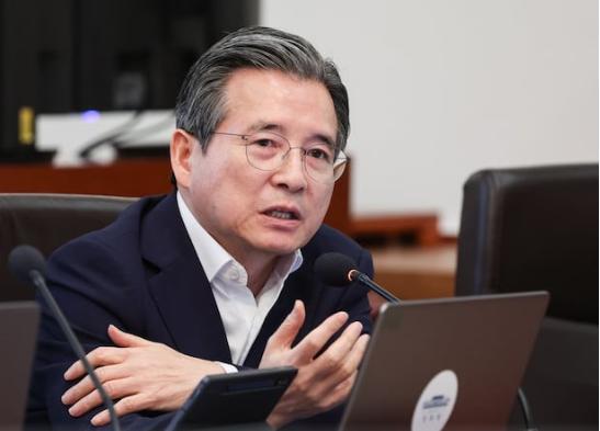 亲信辞职，李在明正在复制尹锡悦的下场？9月1日，韩国总统府宣布：李在明批准政