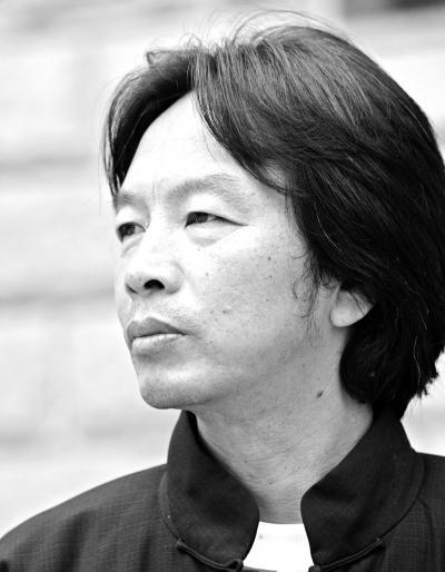 刘震云曾说：“想看透一个女人，其实特简单。你请她吃十顿饭，都不如让她坐一次你的副