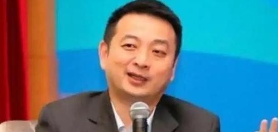 为了鼓励大家多生娃，人口专家梁建章曾提出了一个大胆的方案：一孩家庭每个月补贴1000元，二孩家庭每个