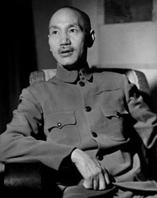 蔡文治批评长江防线漏洞百出，汤恩伯反驳称其年少不懂实情，两人观点截然不同！19