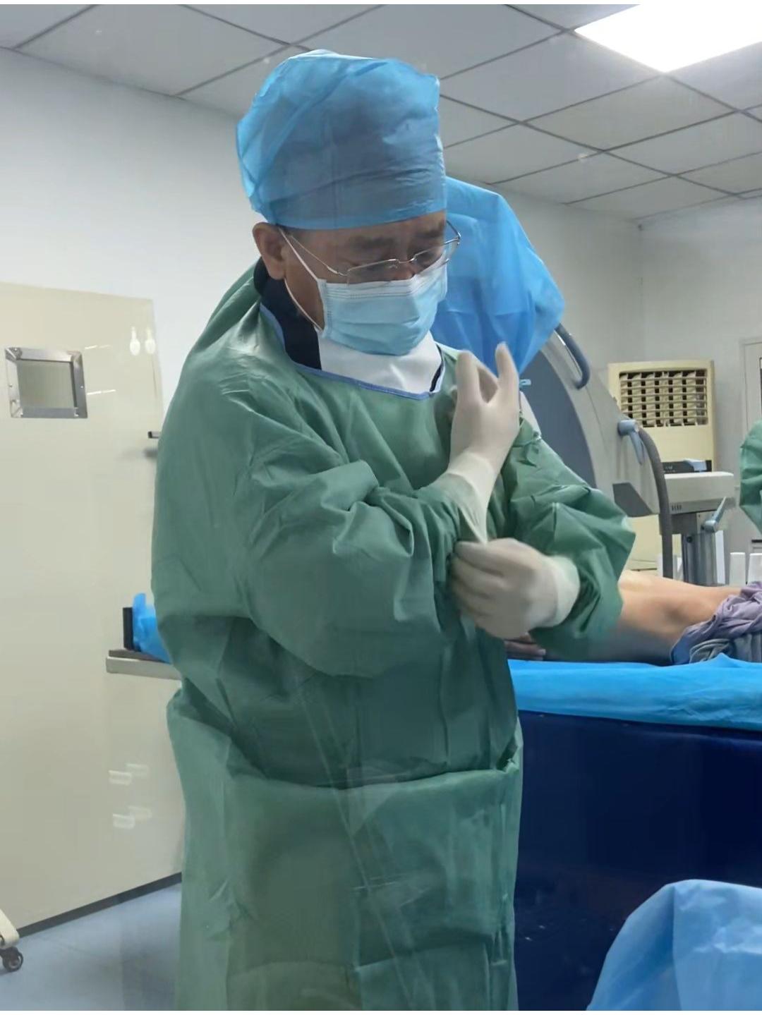 今天门诊有位山东小伙，29岁，查出来乙肝6年左右，父亲是乙肝肝硬化，目...