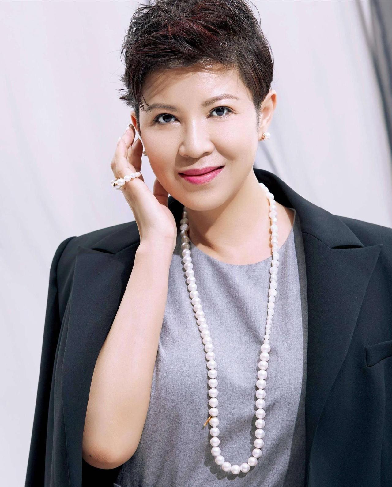 当年杭天琪闪婚嫁给小13岁的男友时，外界争议声不断，46岁她又顶着高龄风险为丈夫