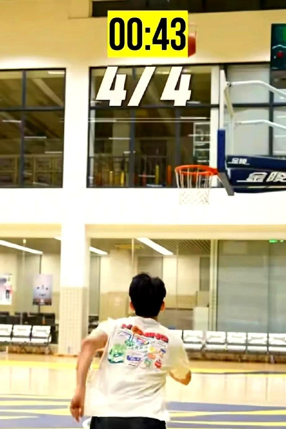 1分钟15中14，徐杰这投篮是真没谁了。这个命中率有多夸张？上赛季CBA本土