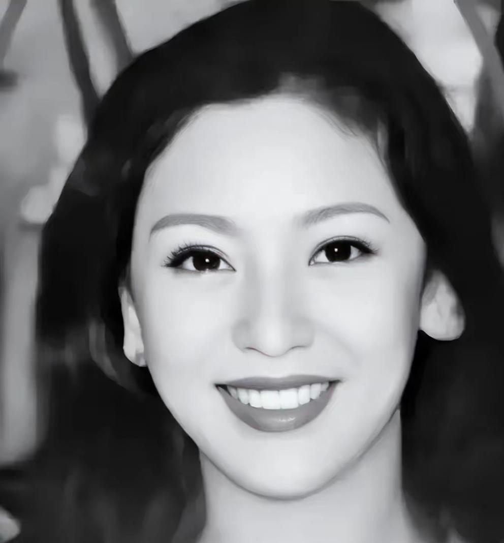 向太把500亿家产全给了郭碧婷，一分没给亲儿子。她把那张27岁的驾照照片从钱包