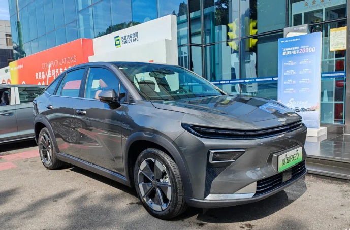 吉利博越REV实拍，纯电续航375km，配零重力副驾+FSD可变阻尼悬架从实车