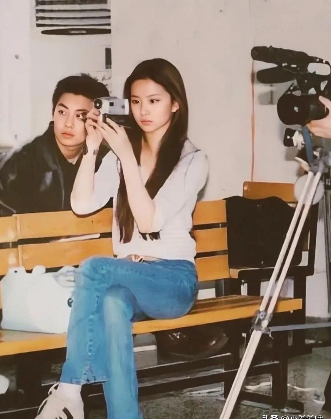 朱亚文的床是宿舍雷区，罗晋江一燕碰了都翻脸。但刘亦菲可以穿着戏服直接躺上去。