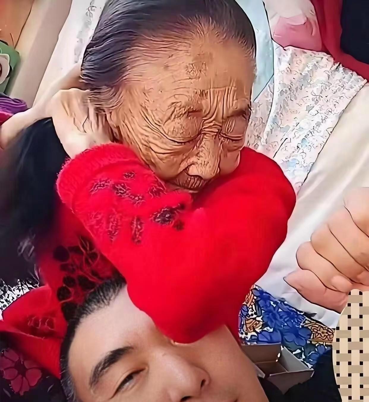 李玉成脑梗后，年纪大的马玉琴一直细心照料着，想想也真的可怜！李玉成两次脑梗，基