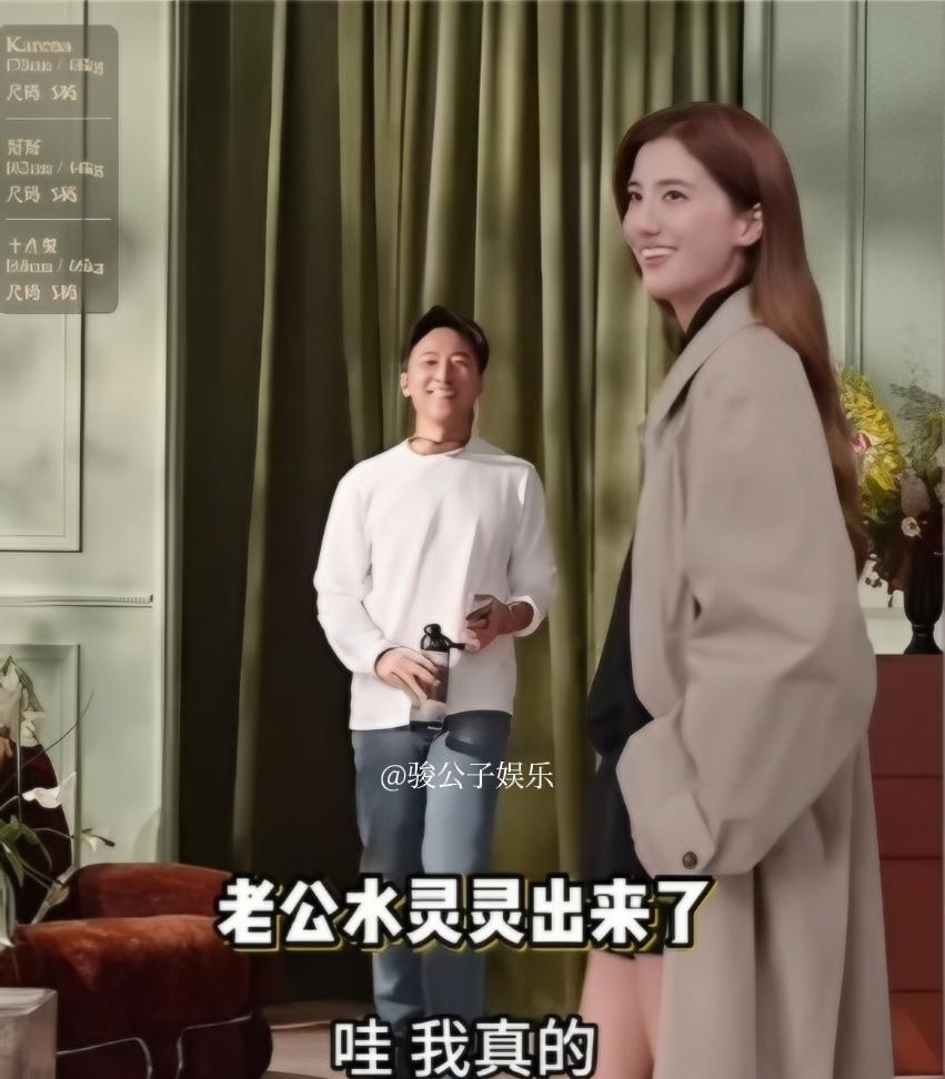 9月21日，艺人吴千语迎来其直播带货首秀。直播中，其丈夫施伯雄惊喜现身，引发全场