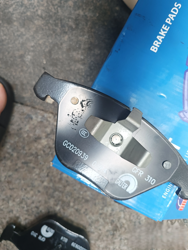 GALFER刹车片初体验我的宝马320li开了8万公里了，提示换刹车片，在4儿