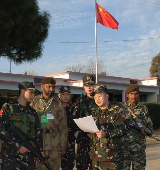 和第一线在巴基斯坦工作的中国人聊天，总结出四点看法：第一，中国人都忙着跟踪印巴局