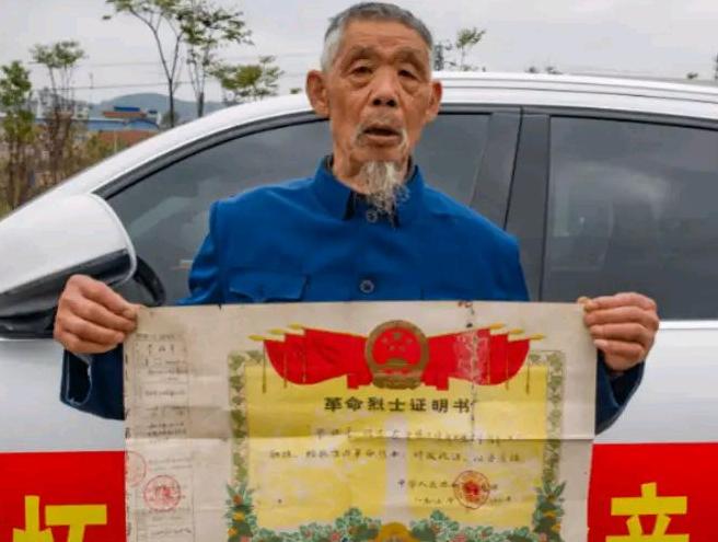1979年，农民蒲运海等到了儿子牺牲在战场的消息，谁料，当他打开烈士证书后，蒲运