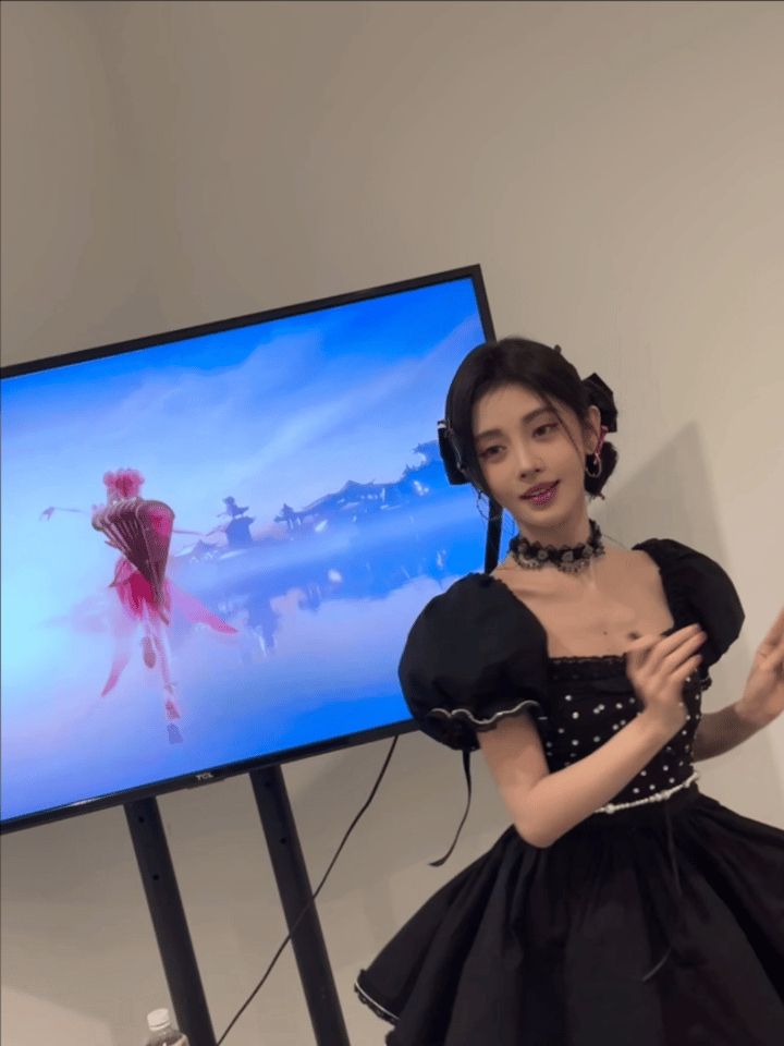 点赞这个鞠婧祎明天到账100万