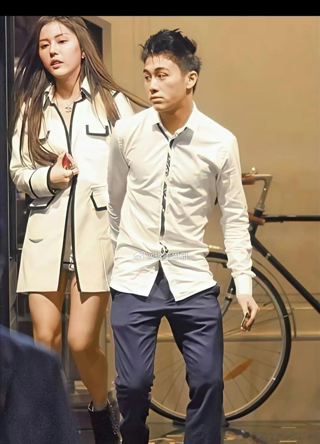 何猷君喜欢姐姐这件事，在圈内早就不是秘密了。​