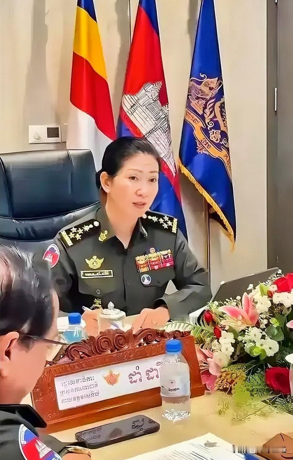 柬埔寨有3700个将军，一点不稀奇。养着十万大军，也很好理解。这么多军职，总得有