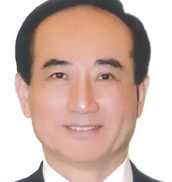张亚中曾说：国民党有四种，第一是美国国民党，代表人物是朱立伦。主张亲美，一切都从