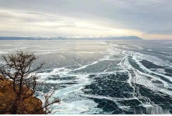 7名中国游客在贝加尔湖溺亡，目击者：疑因司机强闯冰面裂缝；旅游团涉嫌未正式注册，