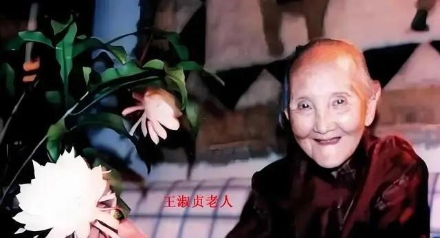 她与宋美龄同年生死，106岁，生了13个博士，前美国总统都亲自为她祝寿。这位传