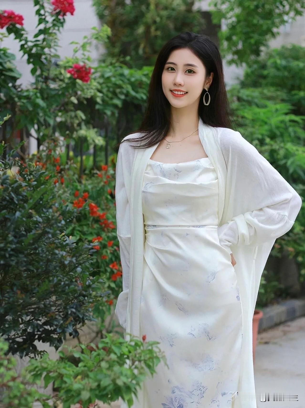 今天在园博苑拍的郁金香花，快乐就是这么简单。看到美丽的花儿就扫去心中所有不愉快。