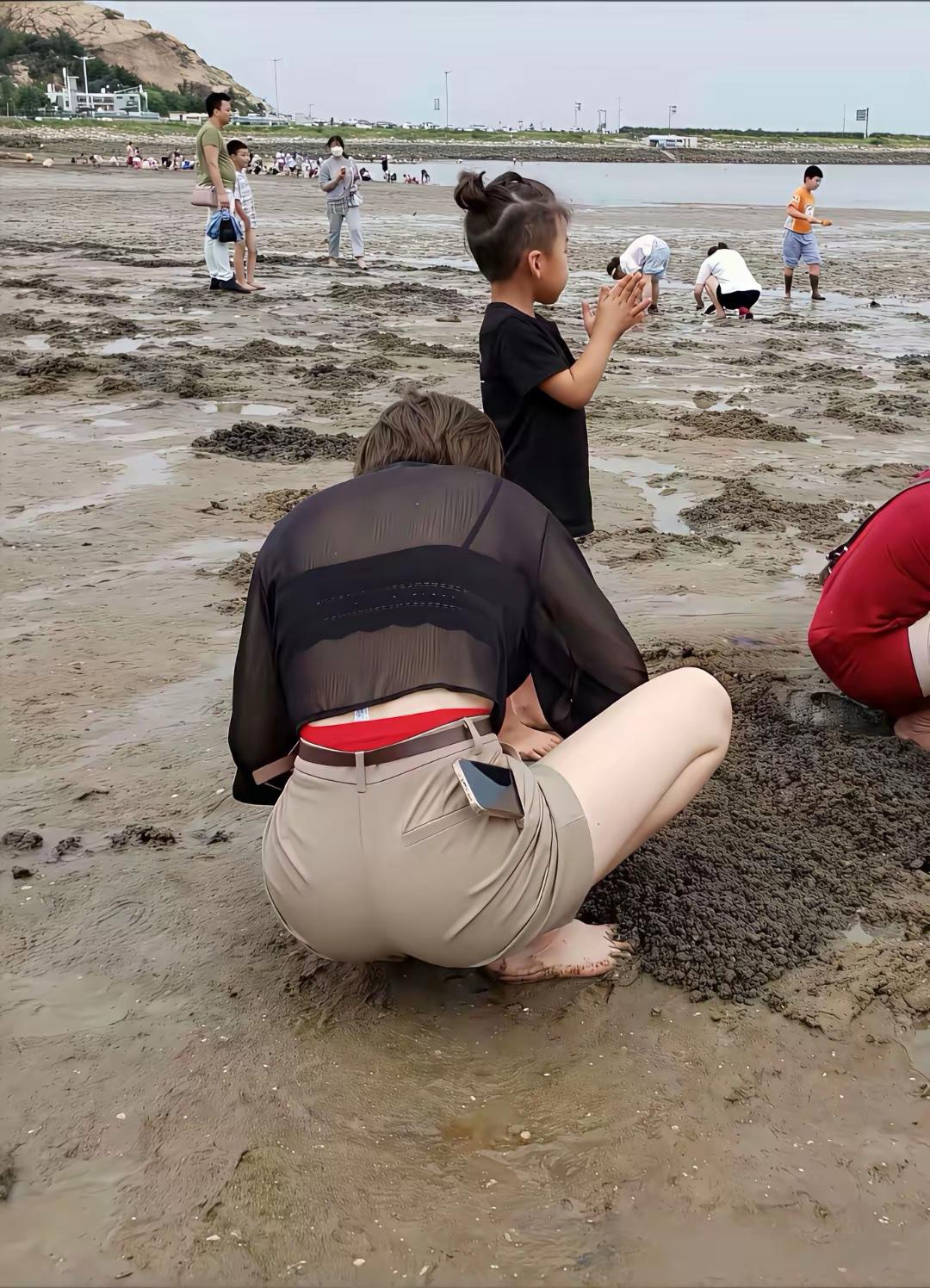 手机要掉了敢不敢告诉她？