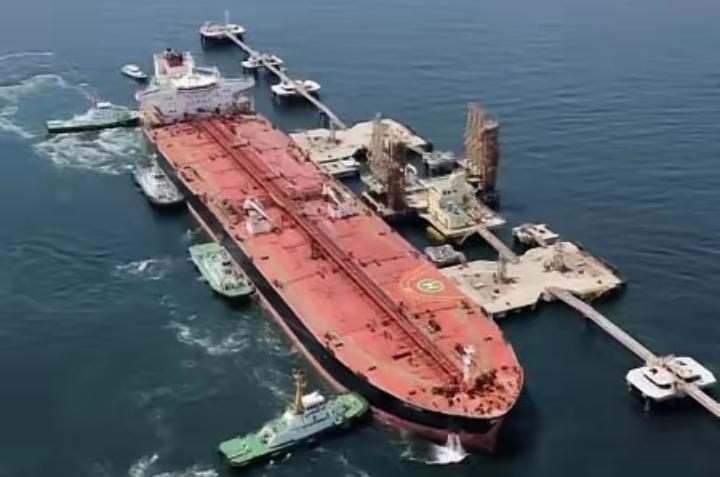 太扎心！日本急疯了！为解能源断供危机，花大价钱从美国拉来91万桶原油，结果这91