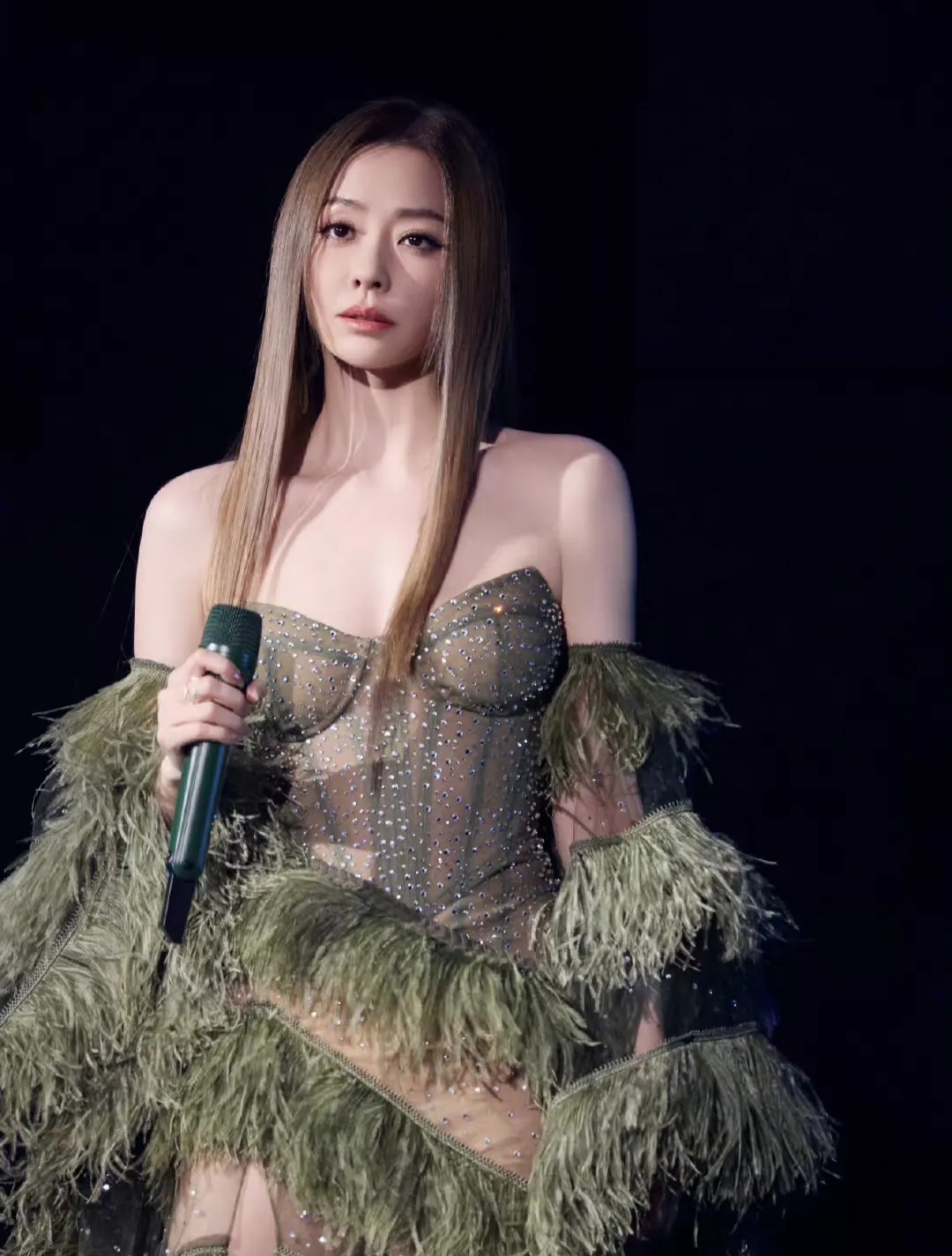 谁有张靓颖的电话我要打电话问问她你说你跟谁学不好，非得跟单依纯学？张