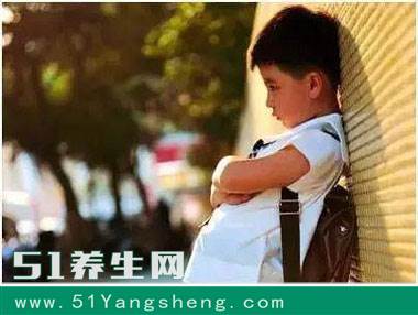 孩子挨打了不敢还手, 家长这时该怎样说, 才能让孩子懂得保护自己