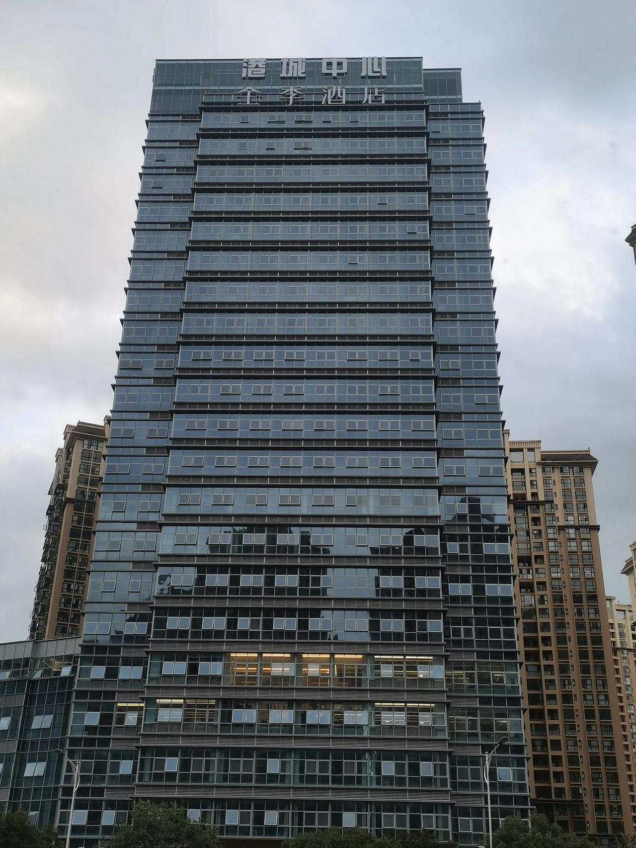 这个是龙湖代建的日新中路与陆家路交叉口的项目，以前是佳兆业的这片最后一块烂尾地块