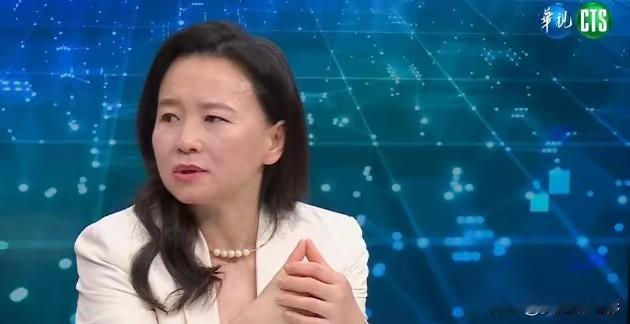 还记得那个澳洲华裔间谍成蕾吗？她最近跑台湾去了，还跟刚被郭正亮掀了老底的矢板
