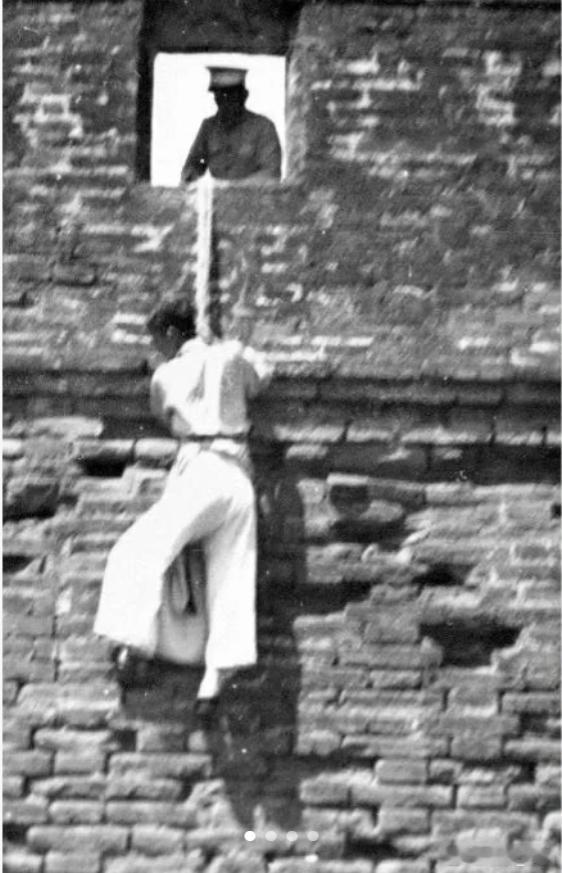 抗战屈辱的画面，城墙上吊着的中国谈判官1937年，宛平县吊在城墙上的中国谈判官，