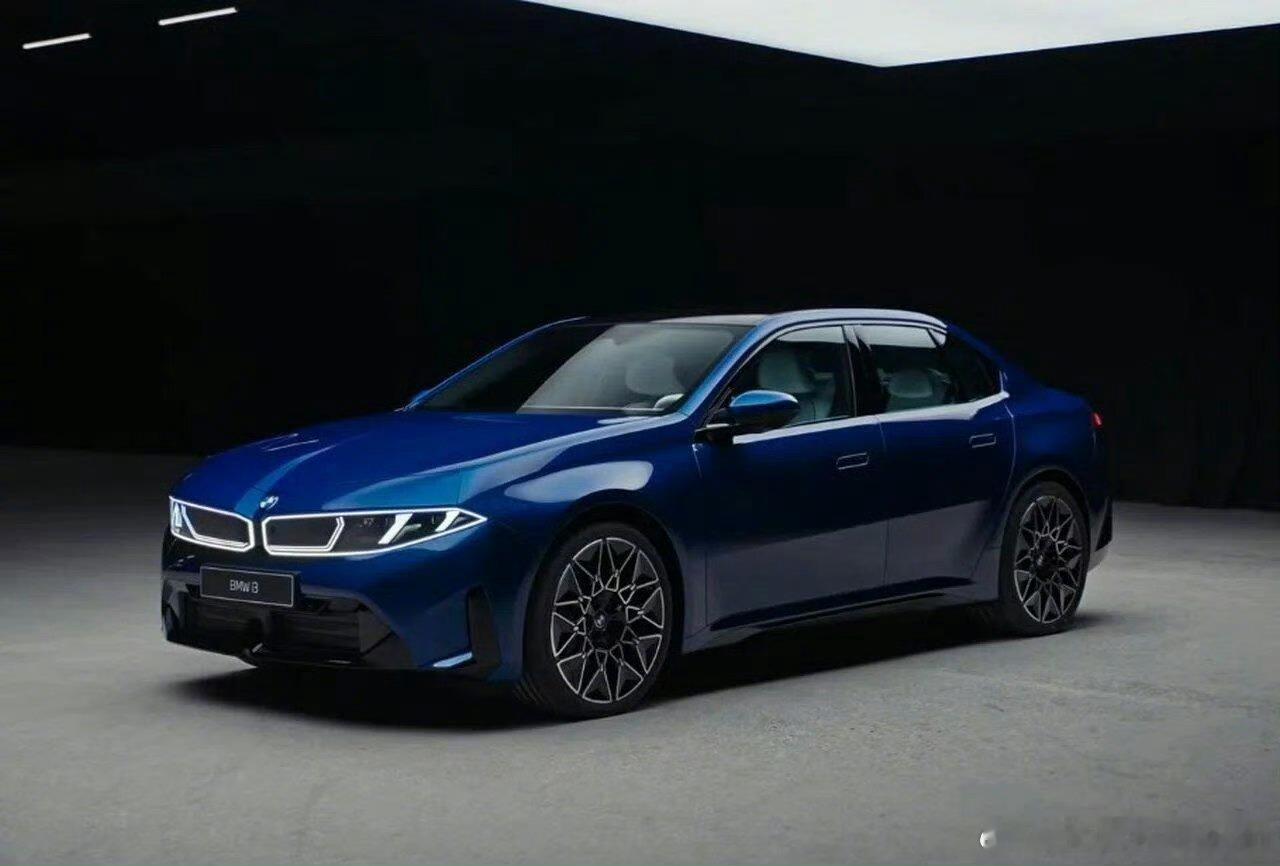 全新一代宝马3系曝光，我觉得非常好，视觉上特别紧凑，有之前德国车那种紧绷感，看着